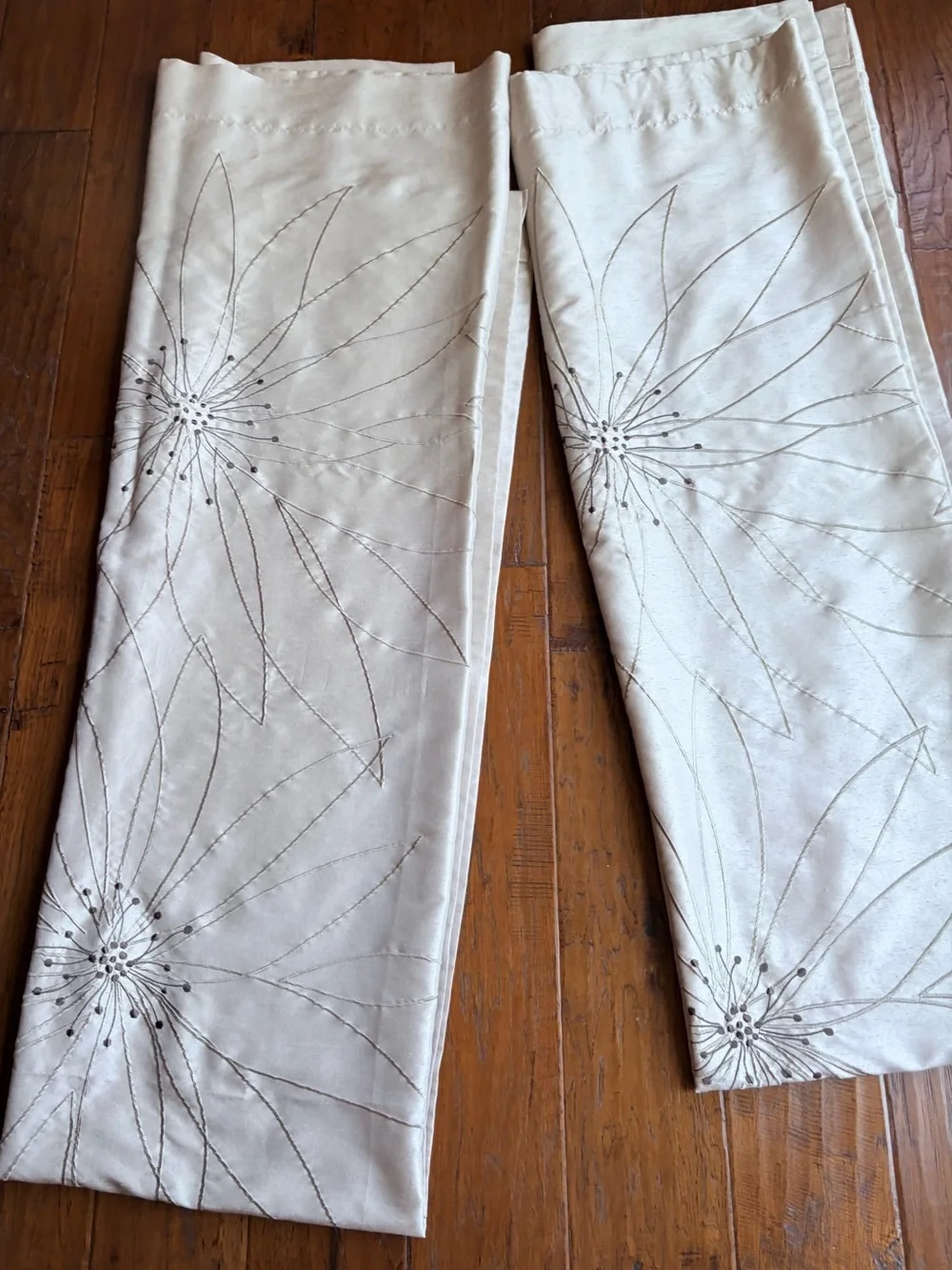 2 curtain panels
